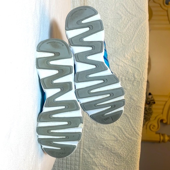 ADIDAS RUNNING SHOES - Picture 4 of 7